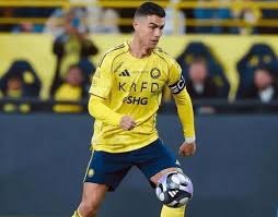 英媒：蓝军、曼城、皇马和热刺都有意莱斯特城16岁前锋蒙加