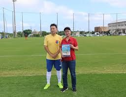 官方：莱斯特城与24岁后卫卢克-托马斯续约至2029年