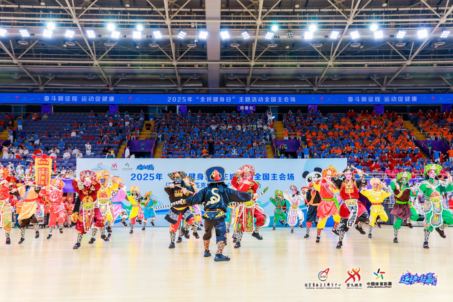 2025 年 12 月 27 日：纽约洋基球场举办 Bad Boy Mowers 碗赛发布会，总裁兰迪·莱文透露休赛期交易进展